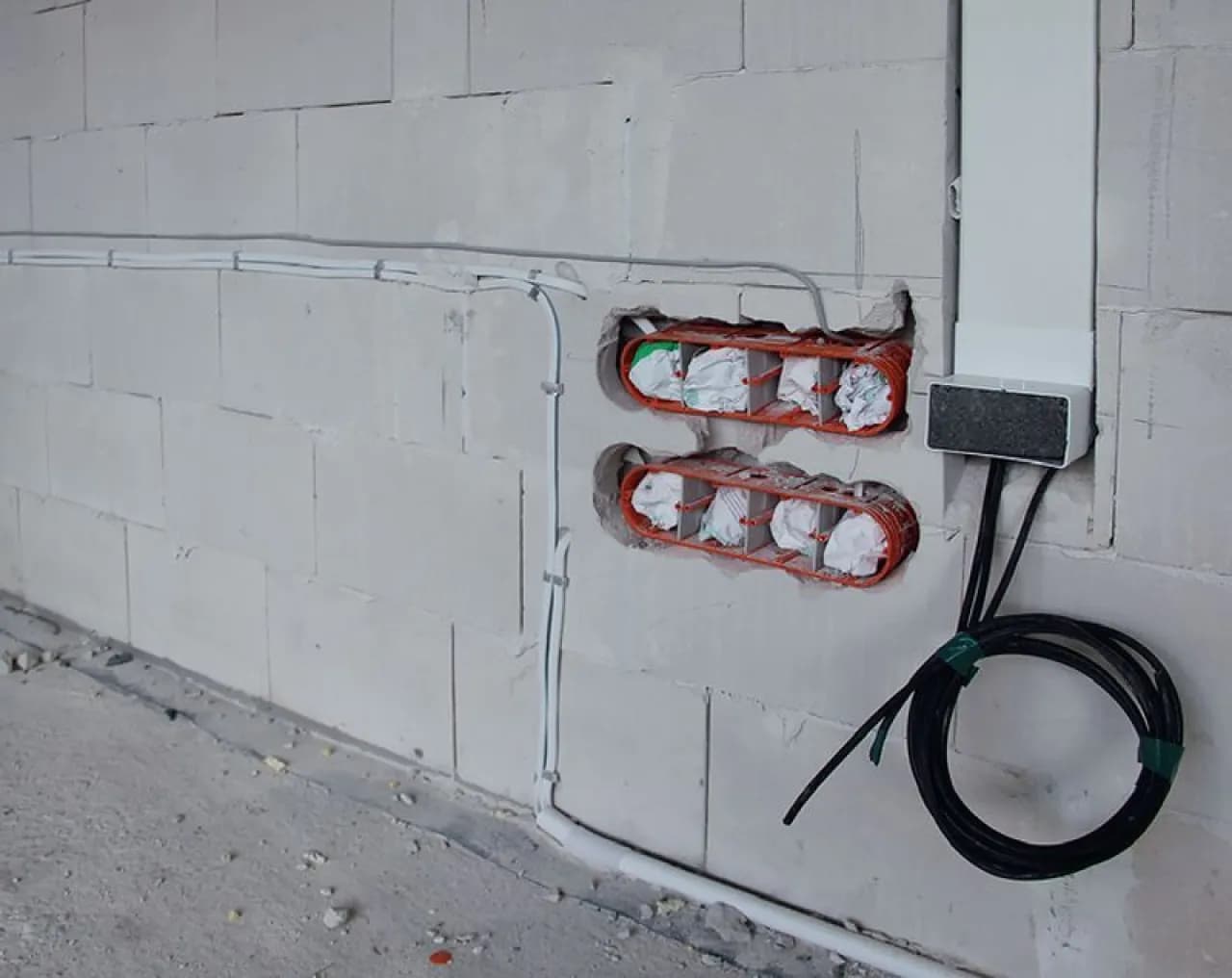 Jaki kabel na zewnątrz budynku? Wybierz najlepsze opcje i uniknij błędów