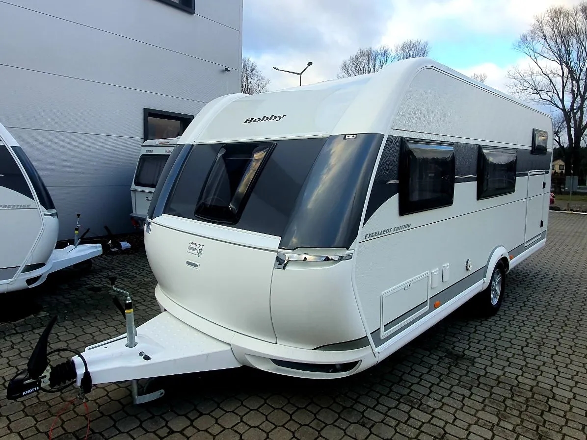 Ile kosztuje wynajem przyczepy kempingowej? Sprawdź ceny i ukryte koszty