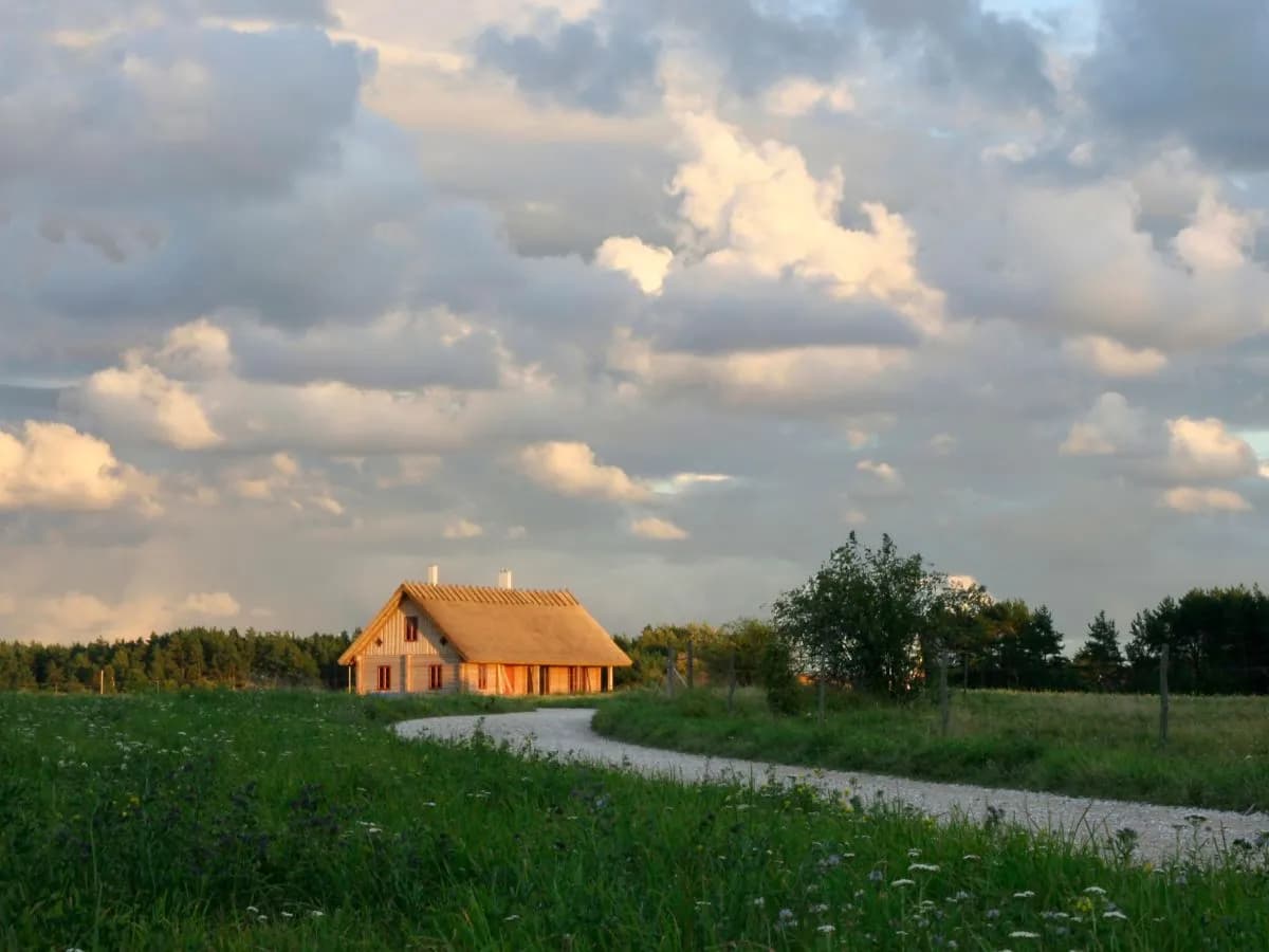 Czy rolnik płaci podatek od nieruchomości za budynek mieszkalny? Sprawdź zasady zwolnień