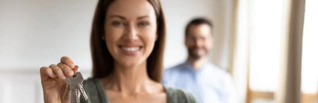 Jak skutecznie zabezpieczyć się przy wynajmie mieszkania przed oszustami