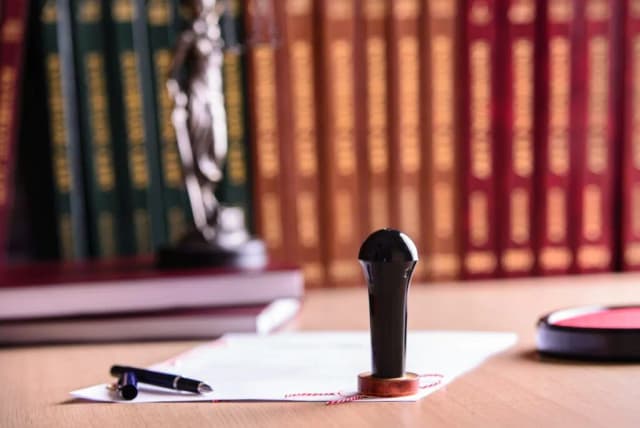 Ile kosztuje notariusz przy wynajmie mieszkania? Sprawdź ukryte opłaty