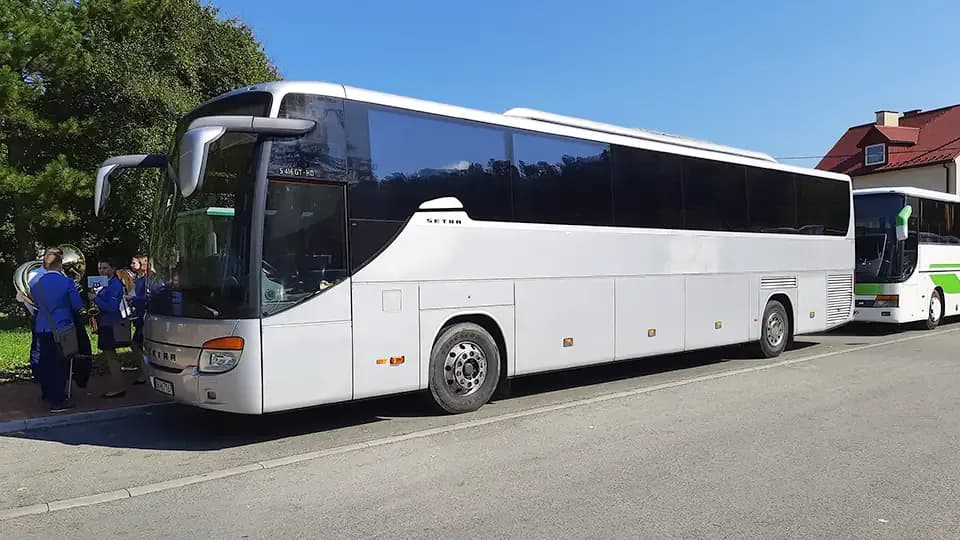 Ile kosztuje wynajem autokaru? Sprawdź, jak uniknąć wysokich cen