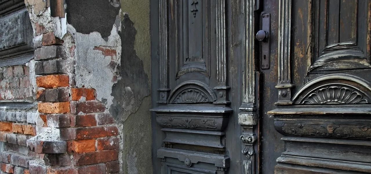 Kiedy budynek staje się zabytkiem? Poznaj kryteria i proces uznania