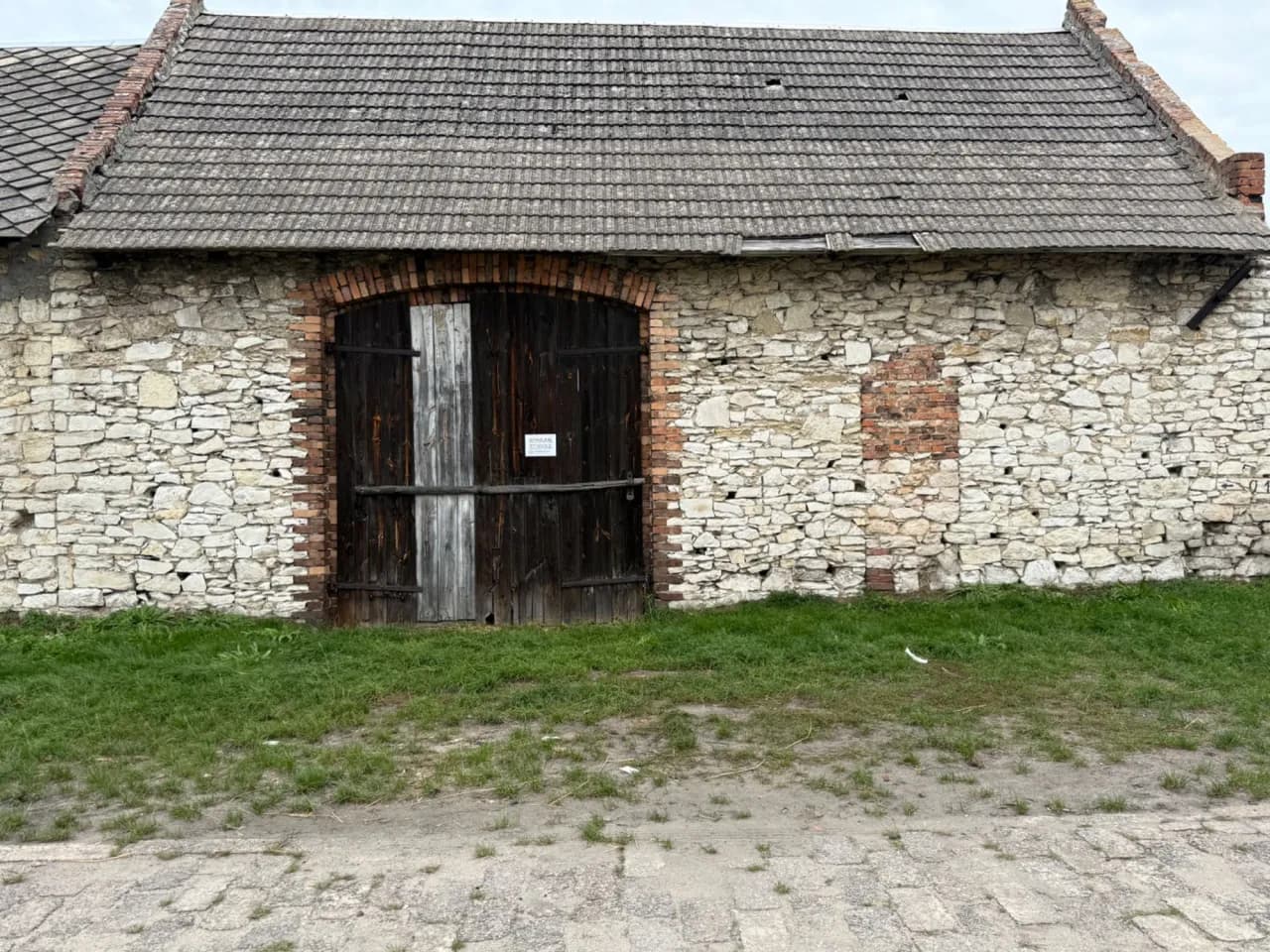 Ile kosztuje wynajem stodoły? Sprawdź ceny i ukryte koszty