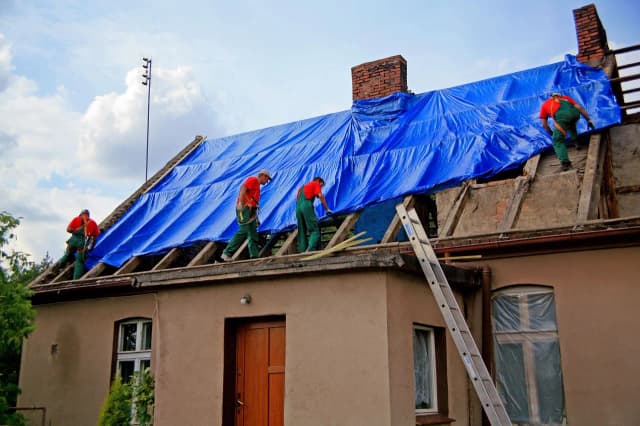 Czy ocieplenie budynku wymaga zgłoszenia? Uniknij kosztownych błędów
