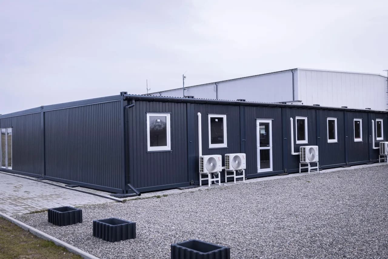 Czy kontener jest budynkiem? Kluczowe informacje prawne, które musisz znać