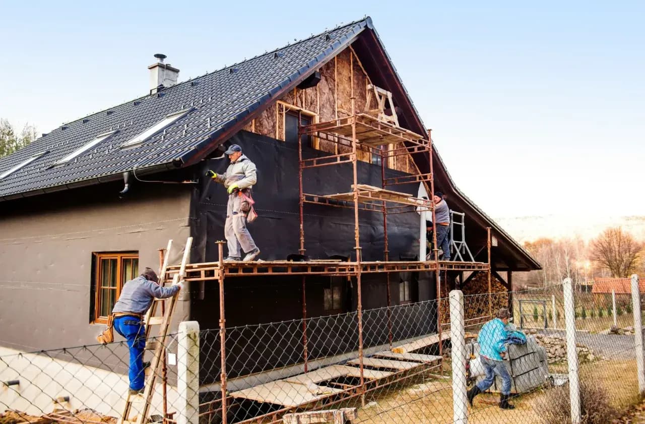 Ile kosztuje metr ocieplenia budynku? Sprawdź, co wpływa na ceny