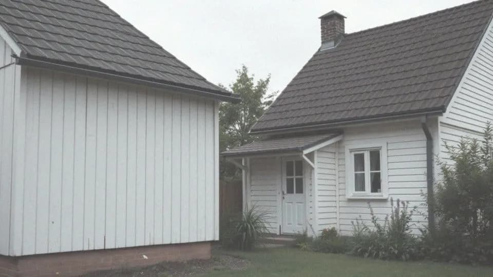 Czy budynek gospodarczy może przylegać do domu? Sprawdź przepisy i wymagania